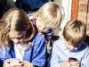 Kā iestatīt bērna viedtālruni drošai pārlūkošanai tiešsaistē